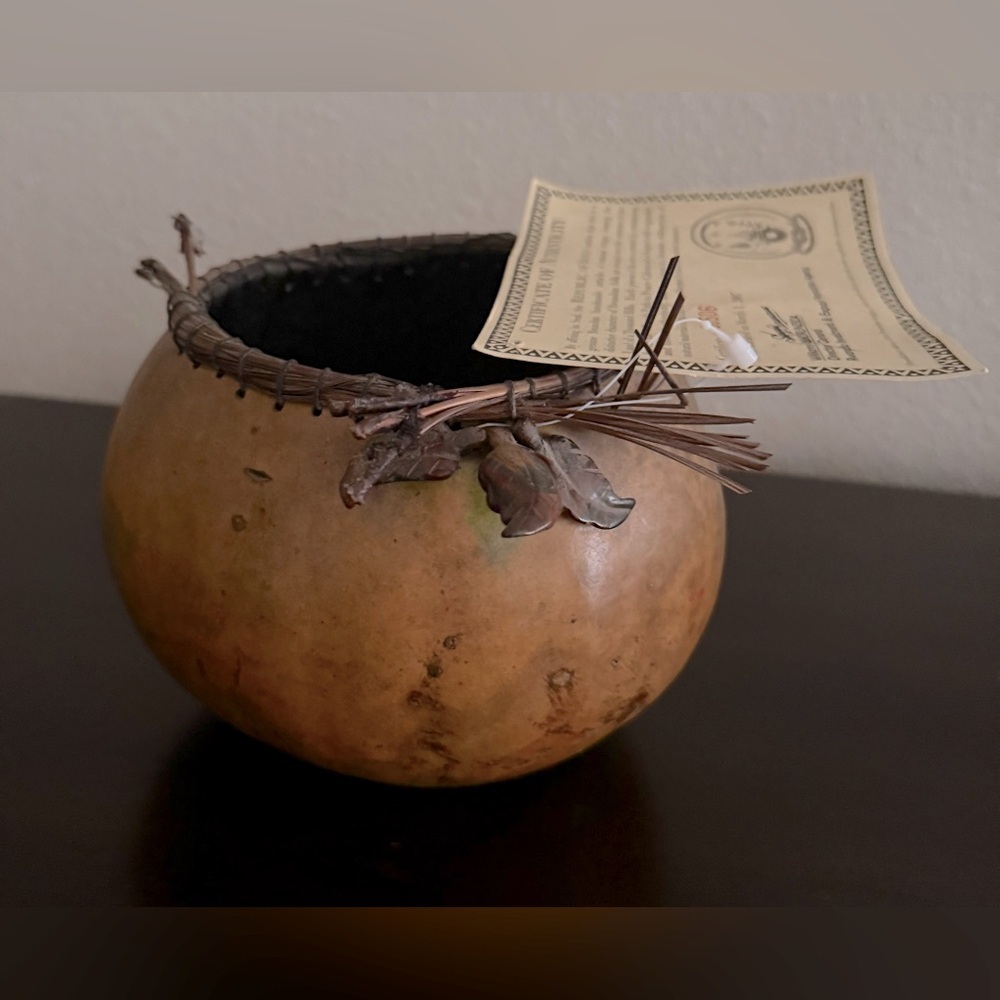 Handcrafted Rwanda Folk Art Gourd Basket Bowl w/ COA Macy’s Path to Peace 6” - Picture 2 of 5